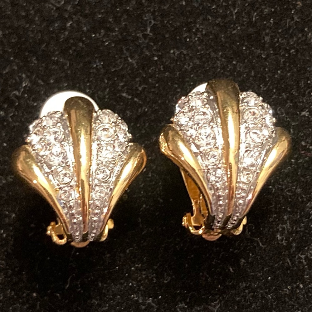 Joan Rivers Gold Tone Rhinestone Pavé Shell Clip Earrings - Picture 3 of 4